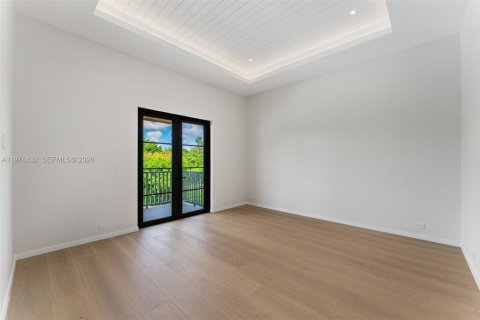 House in Miami, Florida 6 bedrooms, 447.97 sq.m. № 2186629 - photo 23