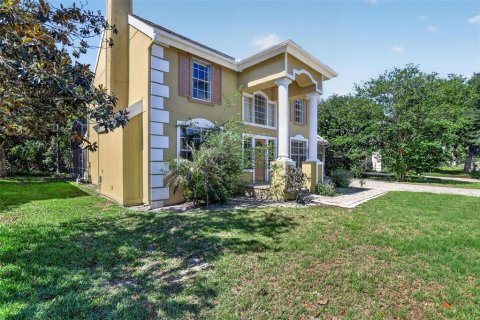 House in Oviedo, Florida 5 bedrooms, 259.57 sq.m. № 2294760