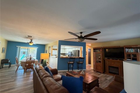 Villa ou maison à vendre à Deltona, Floride: 3 chambres, 156.35 m2 № 2430737 - photo 15