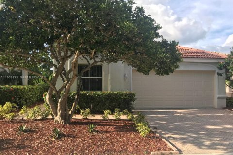 Снять в аренду виллу или дом в Уэстон, Флорида 3 спальни, 182.37м2, № 1986165 - фото 10