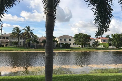 Снять в аренду виллу или дом в Уэстон, Флорида 3 спальни, 182.37м2, № 1986165 - фото 15