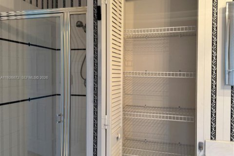 House in Weston, Florida 3 bedrooms, 182.37 sq.m. № 1986165 - photo 26