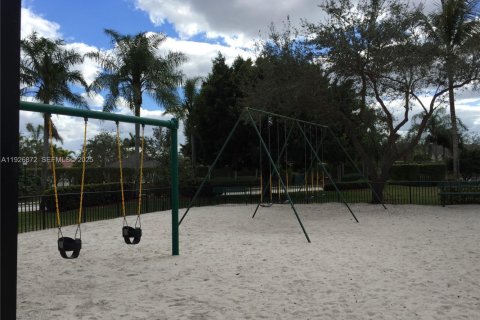 Снять в аренду виллу или дом в Уэстон, Флорида 3 спальни, 182.37м2, № 1986165 - фото 3