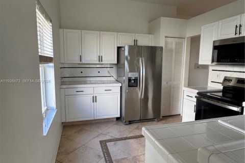 House in Weston, Florida 3 bedrooms, 182.37 sq.m. № 1986165 - photo 18