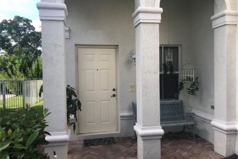 Снять в аренду виллу или дом в Уэстон, Флорида 3 спальни, 182.37м2, № 1986165 - фото 12