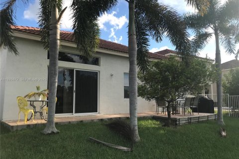 Снять в аренду виллу или дом в Уэстон, Флорида 3 спальни, 182.37м2, № 1986165 - фото 14