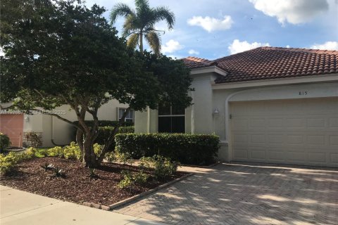 Снять в аренду виллу или дом в Уэстон, Флорида 3 спальни, 182.37м2, № 1986165 - фото 7