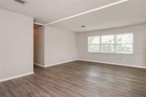 House in Orlando, Florida 3 bedrooms, 113.15 sq.m. № 1908372 - photo 4