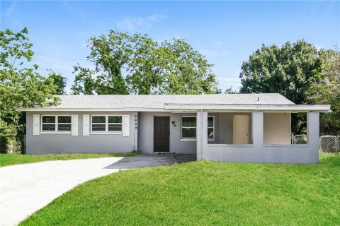 House in Orlando, Florida 3 bedrooms, 113.15 sq.m. № 1908372 - photo 1