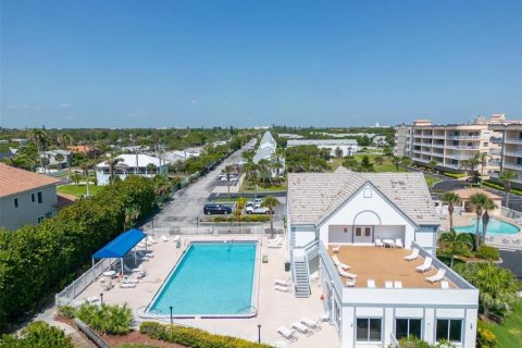 Townhouse in Cape Canaveral, Florida 2 bedrooms, 94.2 sq.m. № 1004196 - photo 17