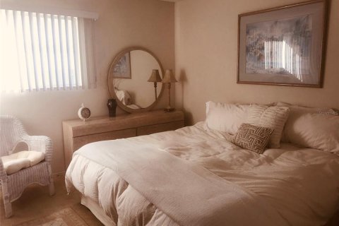 Townhouse in Cape Canaveral, Florida 2 bedrooms, 94.2 sq.m. № 1004196 - photo 10