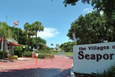 Townhouse in Cape Canaveral, Florida 2 bedrooms, 94.2 sq.m. № 1004196 - photo 2