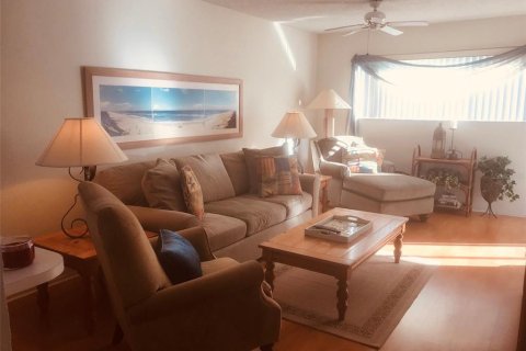 Townhouse in Cape Canaveral, Florida 2 bedrooms, 94.2 sq.m. № 1004196 - photo 5