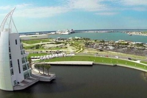 Townhouse in Cape Canaveral, Florida 2 bedrooms, 94.2 sq.m. № 1004196 - photo 23