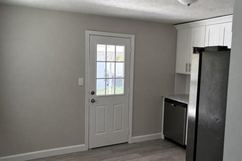 Villa ou maison à louer à Ocoee, Floride: 2 chambres, 71.35 m2 № 2430538 - photo 4