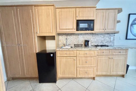 Hôtel, hôtellerie à vendre à Sunny Isles Beach, Floride: 33.44 m2 № 1863505 - photo 8