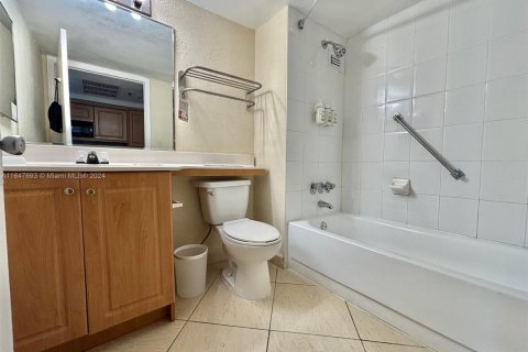 Hôtel, hôtellerie à vendre à Sunny Isles Beach, Floride: 33.44 m2 № 1863505 - photo 9