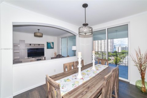 Copropriété à vendre à Sunny Isles Beach, Floride: 3 chambres, 125.7 m2 № 2021568 - photo 5