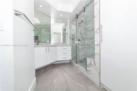 Copropriété à vendre à Sunny Isles Beach, Floride: 3 chambres, 125.7 m2 № 2021568 - photo 24