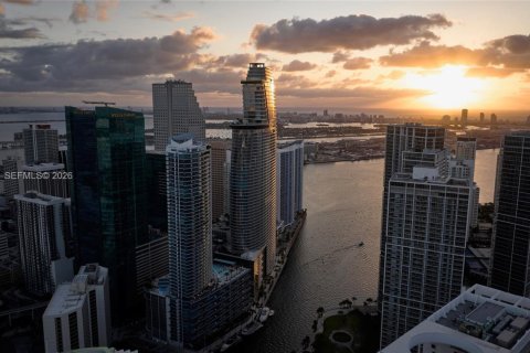 Propiedad comercial en venta en Miami, Florida № 2174449 - foto 18
