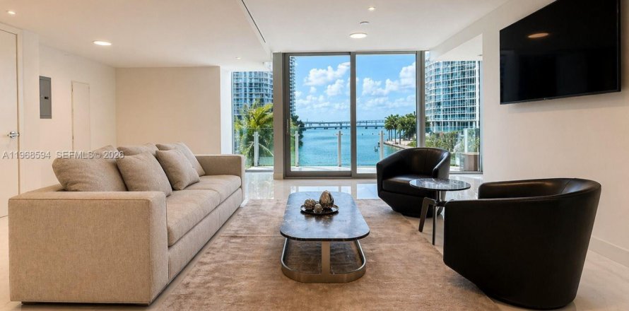 Propiedad comercial en Miami, Florida № 2174449