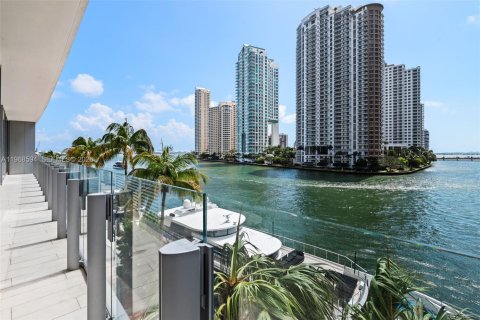 Propiedad comercial en venta en Miami, Florida № 2174449 - foto 7