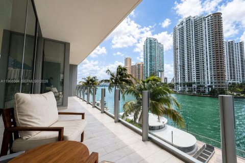 Propiedad comercial en venta en Miami, Florida № 2174449 - foto 6