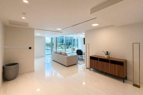 Propiedad comercial en venta en Miami, Florida № 2174449 - foto 4