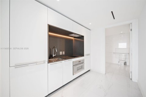 Propiedad comercial en venta en Miami, Florida № 2174449 - foto 12