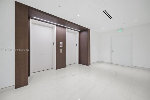 Propiedad comercial en venta en Miami, Florida № 2174449 - foto 17