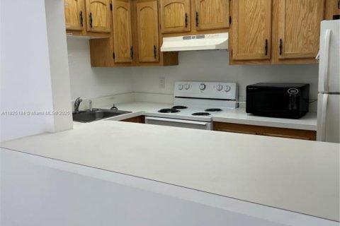 Condominio en alquiler en Lauderhill, Florida, 1 dormitorio, 72.74 m2 № 1792486 - foto 6