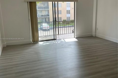 Condominio en alquiler en Lauderhill, Florida, 1 dormitorio, 72.74 m2 № 1792486 - foto 8
