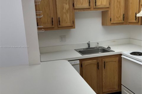 Condominio en alquiler en Lauderhill, Florida, 1 dormitorio, 72.74 m2 № 1792486 - foto 5