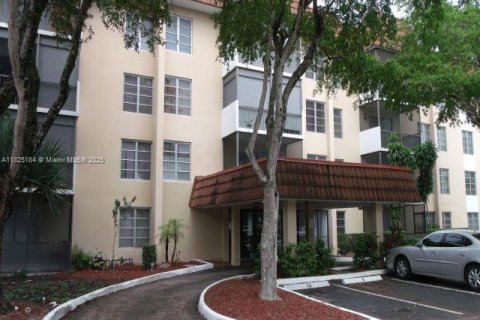 Condominio en alquiler en Lauderhill, Florida, 1 dormitorio, 72.74 m2 № 1792486 - foto 2
