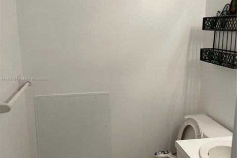 Condominio en alquiler en Lauderhill, Florida, 1 dormitorio, 72.74 m2 № 1792486 - foto 17