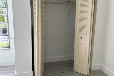 Condominio en alquiler en Lauderhill, Florida, 1 dormitorio, 72.74 m2 № 1792486 - foto 12
