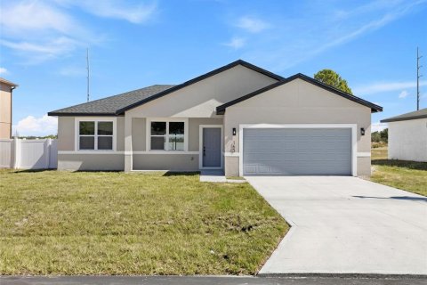 Villa ou maison à Poinciana, Floride 4 chambres, 149.39 m2 № 2413719