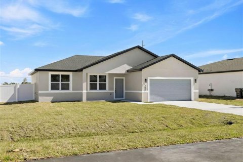 Villa ou maison à vendre à Poinciana, Floride: 4 chambres, 149.39 m2 № 2413719 - photo 2