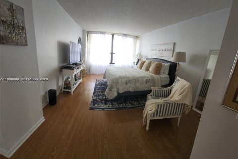 Copropriété à louer à Miami, Floride: 2 chambres, 114.18 m2 № 1997107 - photo 8