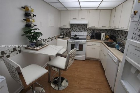 Copropriété à louer à Miami, Floride: 2 chambres, 114.18 m2 № 1997107 - photo 5