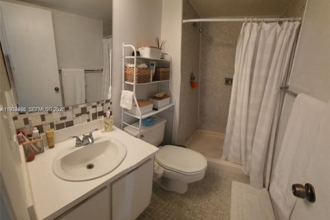 Copropriété à louer à Miami, Floride: 2 chambres, 114.18 m2 № 1997107 - photo 9