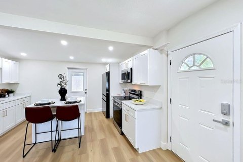House in Altamonte Springs, Florida 3 bedrooms, 112.41 sq.m. № 2096232 - photo 5