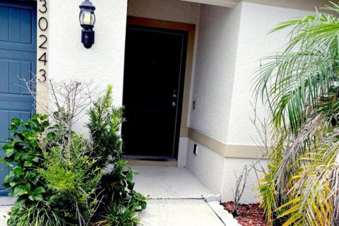House in Wesley Chapel, Florida 4 bedrooms, 171.87 sq.m. № 2210975 - photo 3
