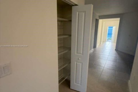 Снять в аренду виллу или дом в Майами, Флорида 3 спальни, № 1957119 - фото 14