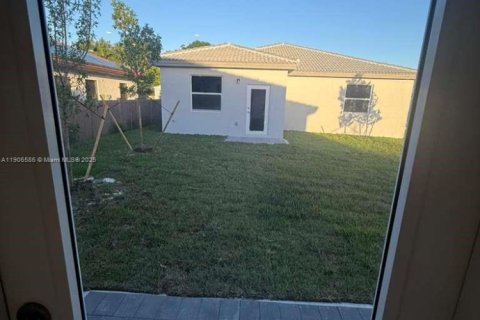 Снять в аренду виллу или дом в Майами, Флорида 3 спальни, № 1957119 - фото 5