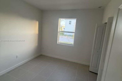 Снять в аренду виллу или дом в Майами, Флорида 3 спальни, № 1957119 - фото 16