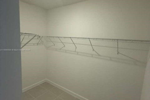 Снять в аренду виллу или дом в Майами, Флорида 3 спальни, № 1957119 - фото 8