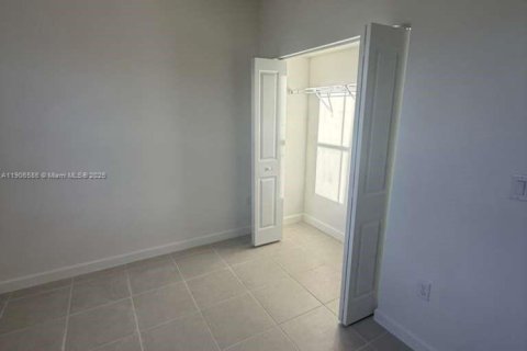 Снять в аренду виллу или дом в Майами, Флорида 3 спальни, № 1957119 - фото 12