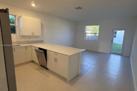 Снять в аренду виллу или дом в Майами, Флорида 3 спальни, № 1957119 - фото 4