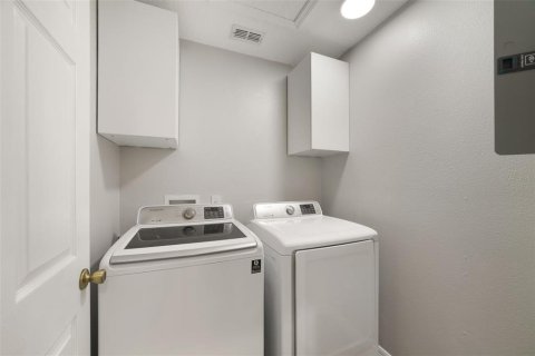 Townhouse in Orlando, Florida 3 bedrooms, 124.58 sq.m. № 2323175 - photo 18